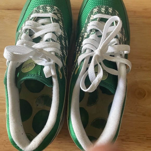 Nike - Picture 3 of 7